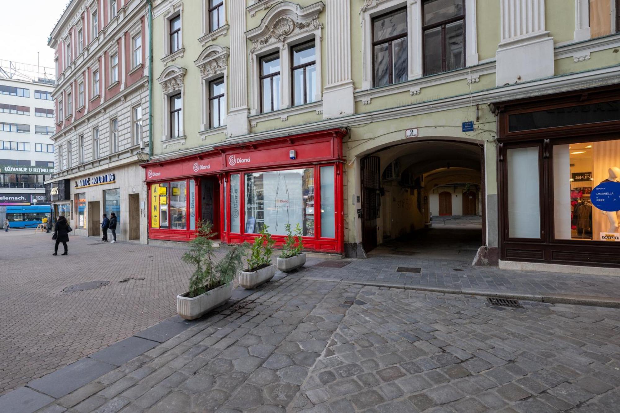 Mandina Studios On A Main Square Zagreb Buitenkant foto